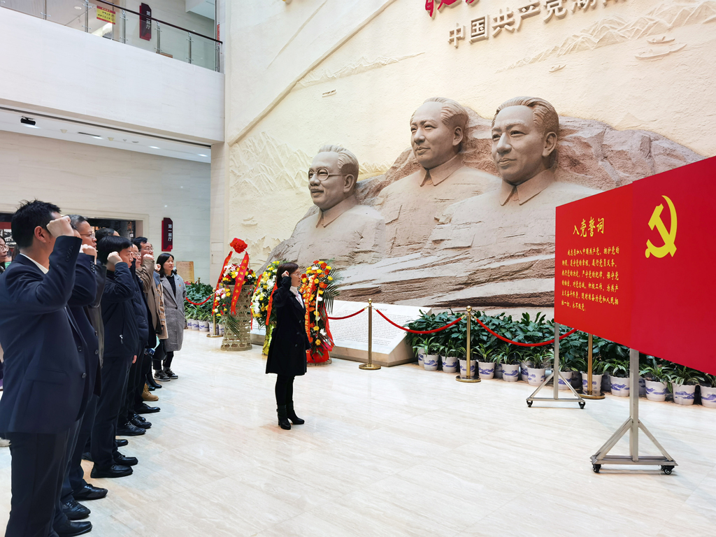 走进红色热土 增强党性锤炼(图1) 走进红色热土 增强党性锤炼(图1)