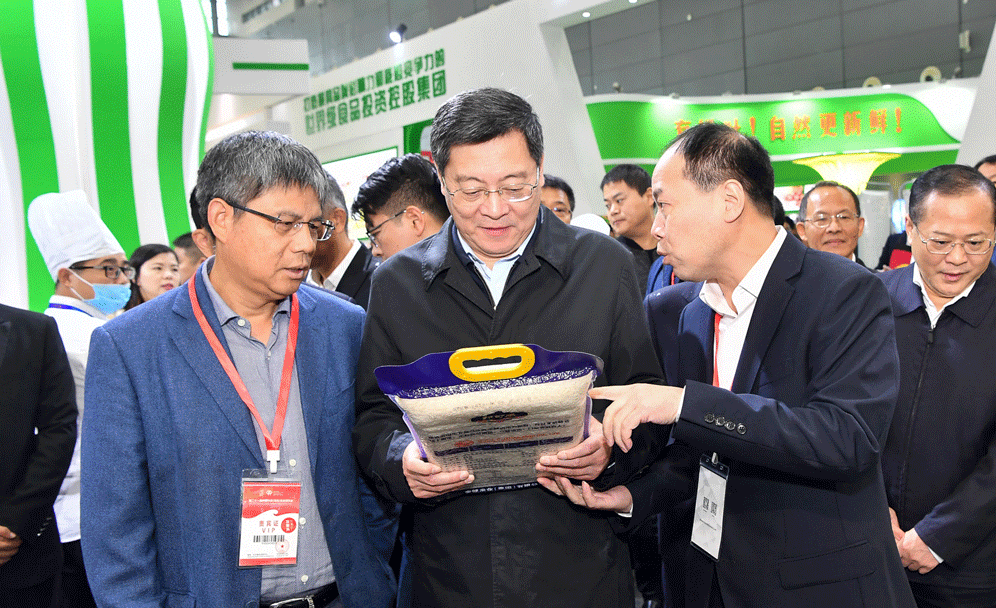 中国中部农博会 金健产品受青睐——“金健优鲜”小瓶油组合装获农博会产品金奖(图2) 中国中部农博会 金健产品受青睐——“金健优鲜”小瓶油组合装获农博会产品金奖(图2)