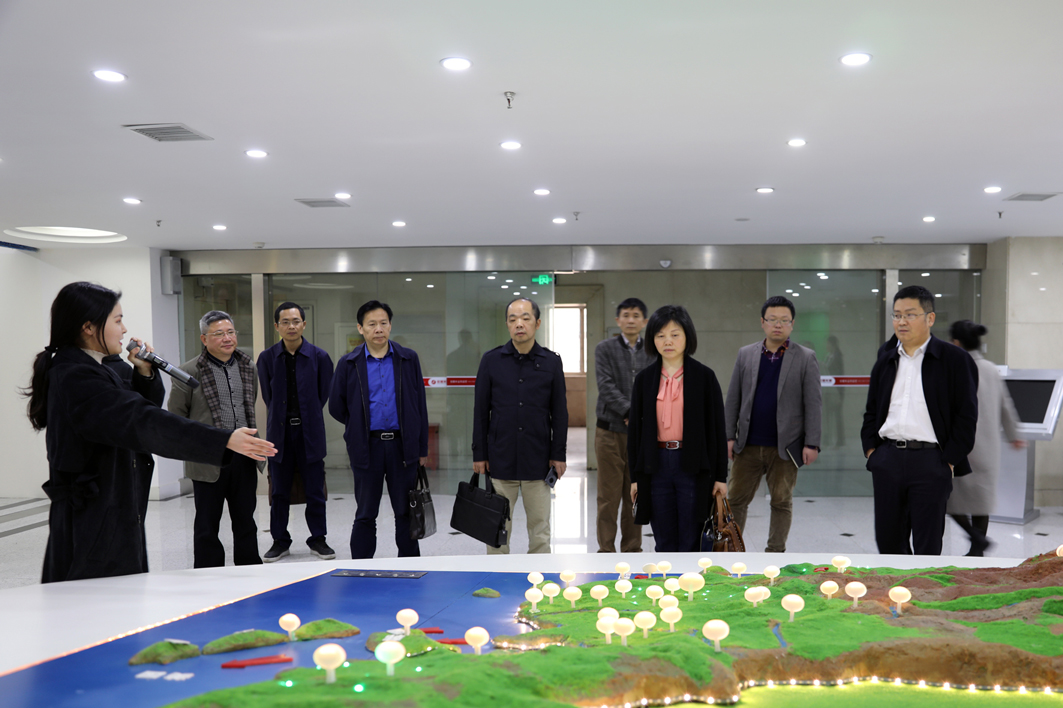湖南省粮油产业发展调研组一行来司调研(图1) 湖南省粮油产业发展调研组一行来司调研(图1)