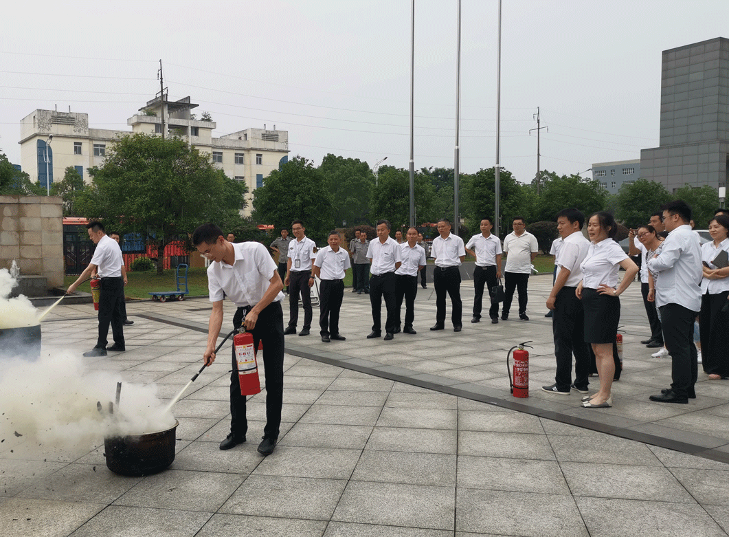 公司开展2019年安全月动员暨安全培训、消防演练大会(图3) 公司开展2019年安全月动员暨安全培训、消防演练大会(图3)