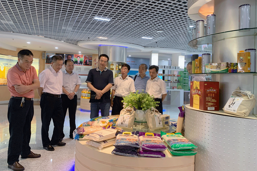 省粮食和物资储备局副局长刘初荣来公司调研(图1) 省粮食和物资储备局副局长刘初荣来公司调研(图1)