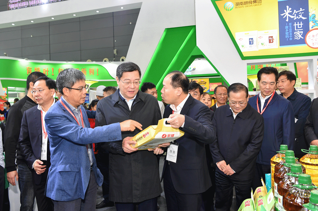中国中部农博会 金健产品受青睐——“金健优鲜”小瓶油组合装获农博会产品金奖(图1) 中国中部农博会 金健产品受青睐——“金健优鲜”小瓶油组合装获农博会产品金奖(图1)