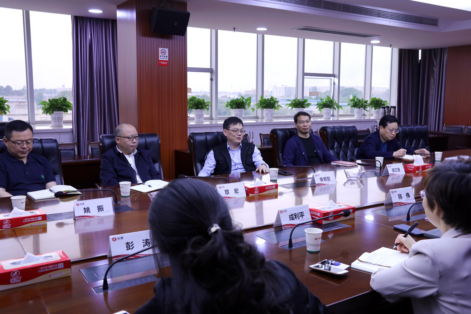 李育智来司调研(图2) 李育智来司调研(图2)