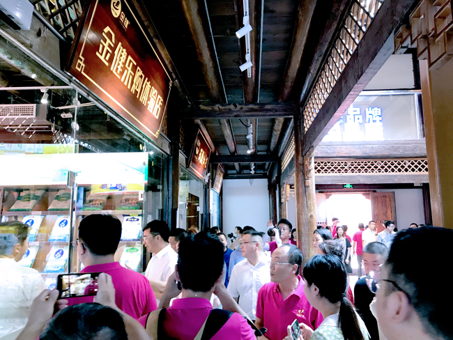 “金健乐购体验店”正式营业(图3) “金健乐购体验店”正式营业(图3)
